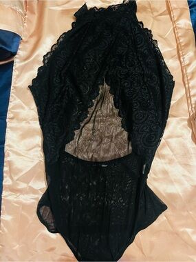 Fashion Nova NWOT Black Lace Halter Bodysuit with Cut Out backless design